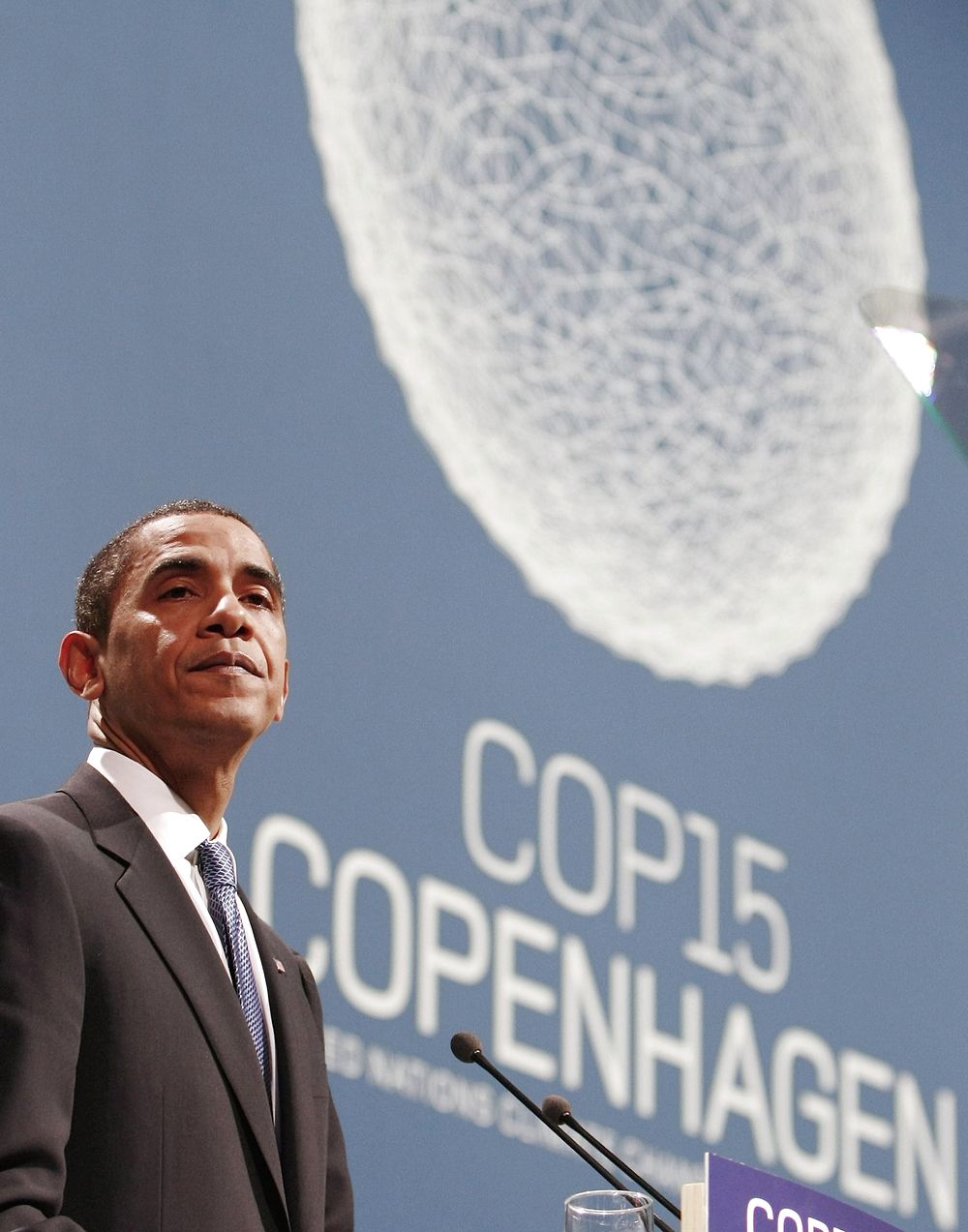 U.S. President Barack Obama attends the morning plenery session of the United Nations Climate Change Conference (COP15) at the Bella Center in Copenhagen, Denmark, December 18, 2009. REUTERS/Larry Downing (DENMARK - Tags: POLITICS)