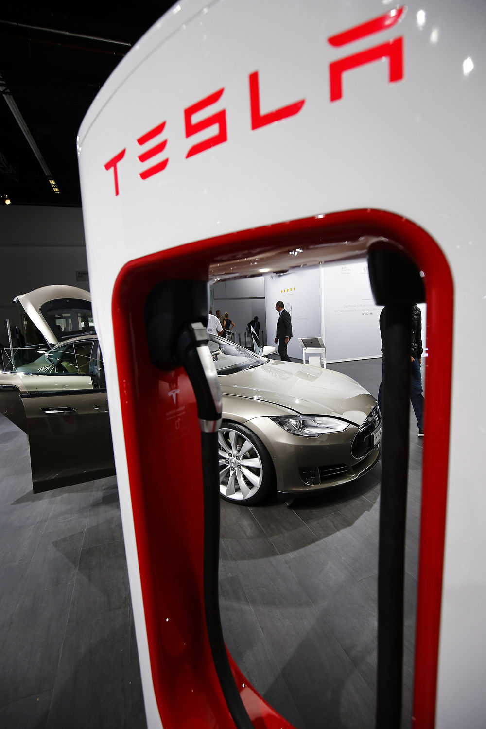 The Tesla Motors Model S is seen through a charging unit during the media day at the Frankfurt Motor Show (IAA) in Frankfurt, Germany September 16, 2015. REUTERS/Kai Pfaffenbach