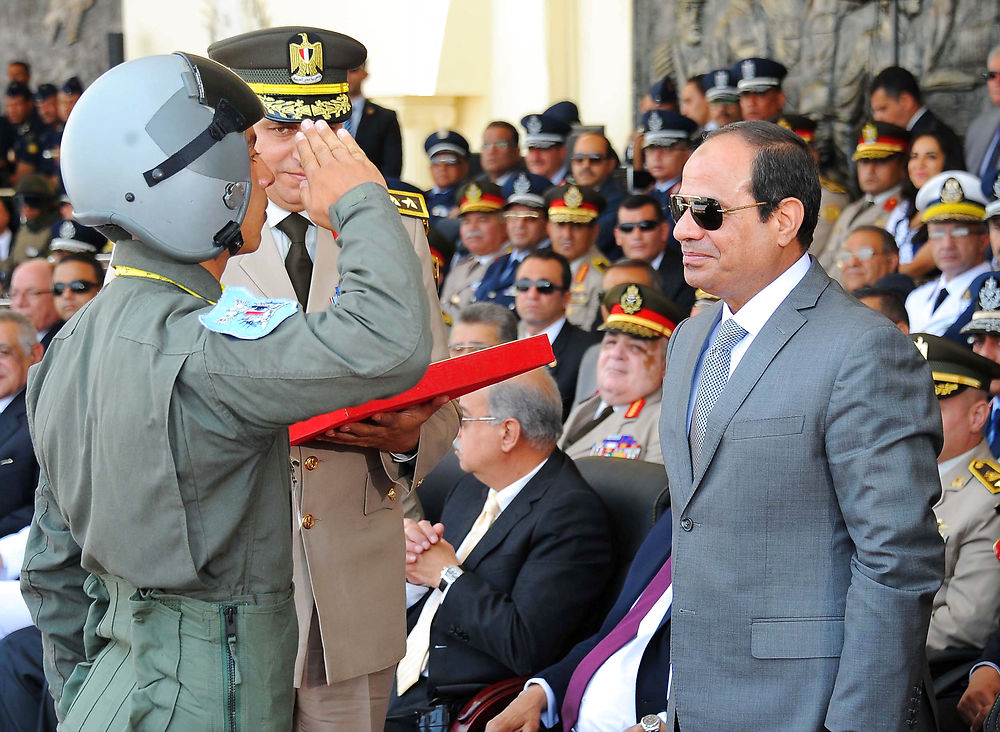 Egyptian President Abdel Fattah al-Sisi attends the graduation of 83 aviation and military science at the Air Force Academy in Cairo, Egypt July 20, 2016 in this handout picture courtesy of the Egyptian Presidency. The Egyptian Presidency/Handout via REUTERS ATTENTION EDITORS - THIS IMAGE WAS PROVIDED BY A THIRD PARTY. EDITORIAL USE ONLY.